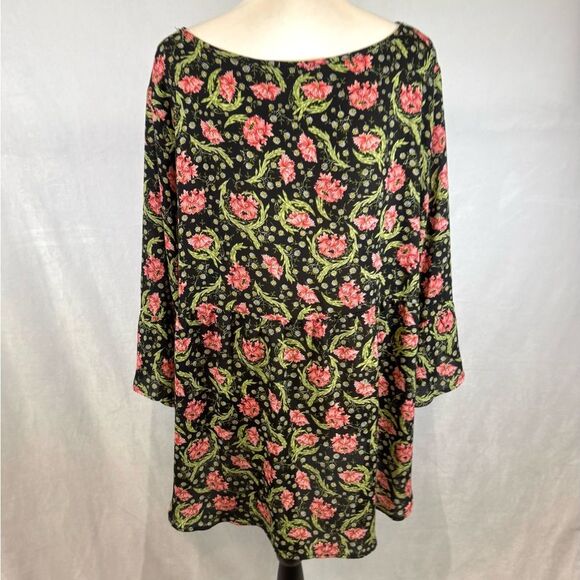 Black and red floral print long sleeve flowy oversized top size 1X - Picture 4 of 6